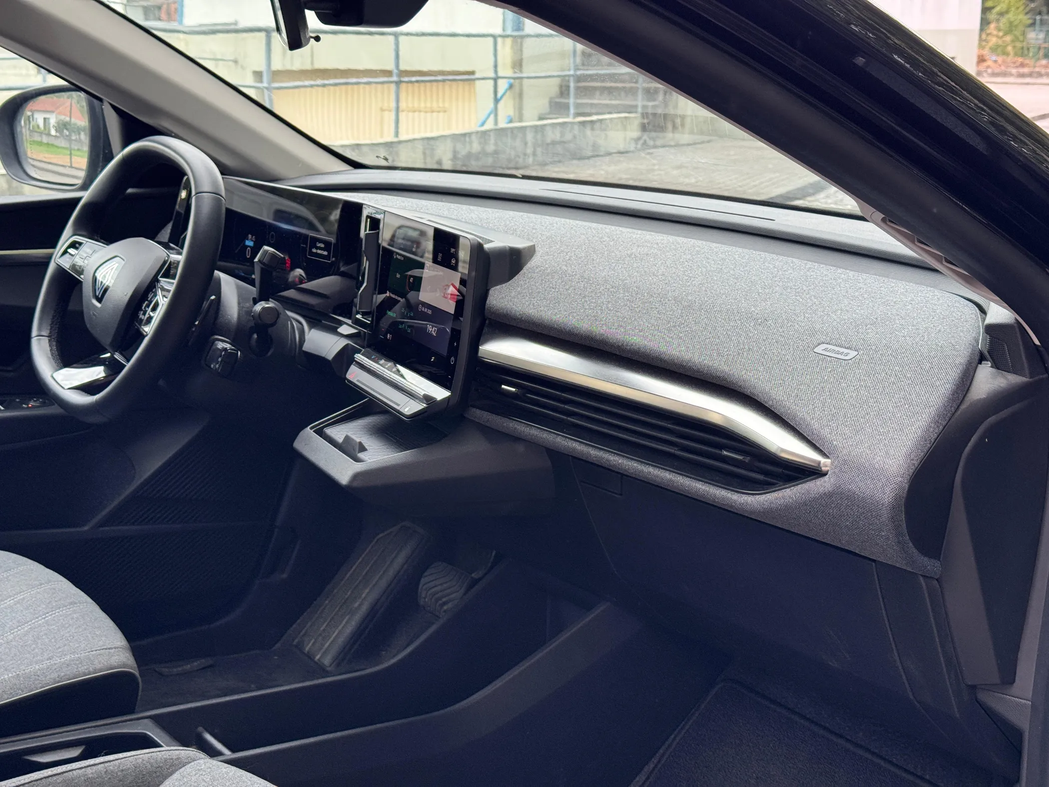 imgi_32_API_NCAUTO_17575989881210-0