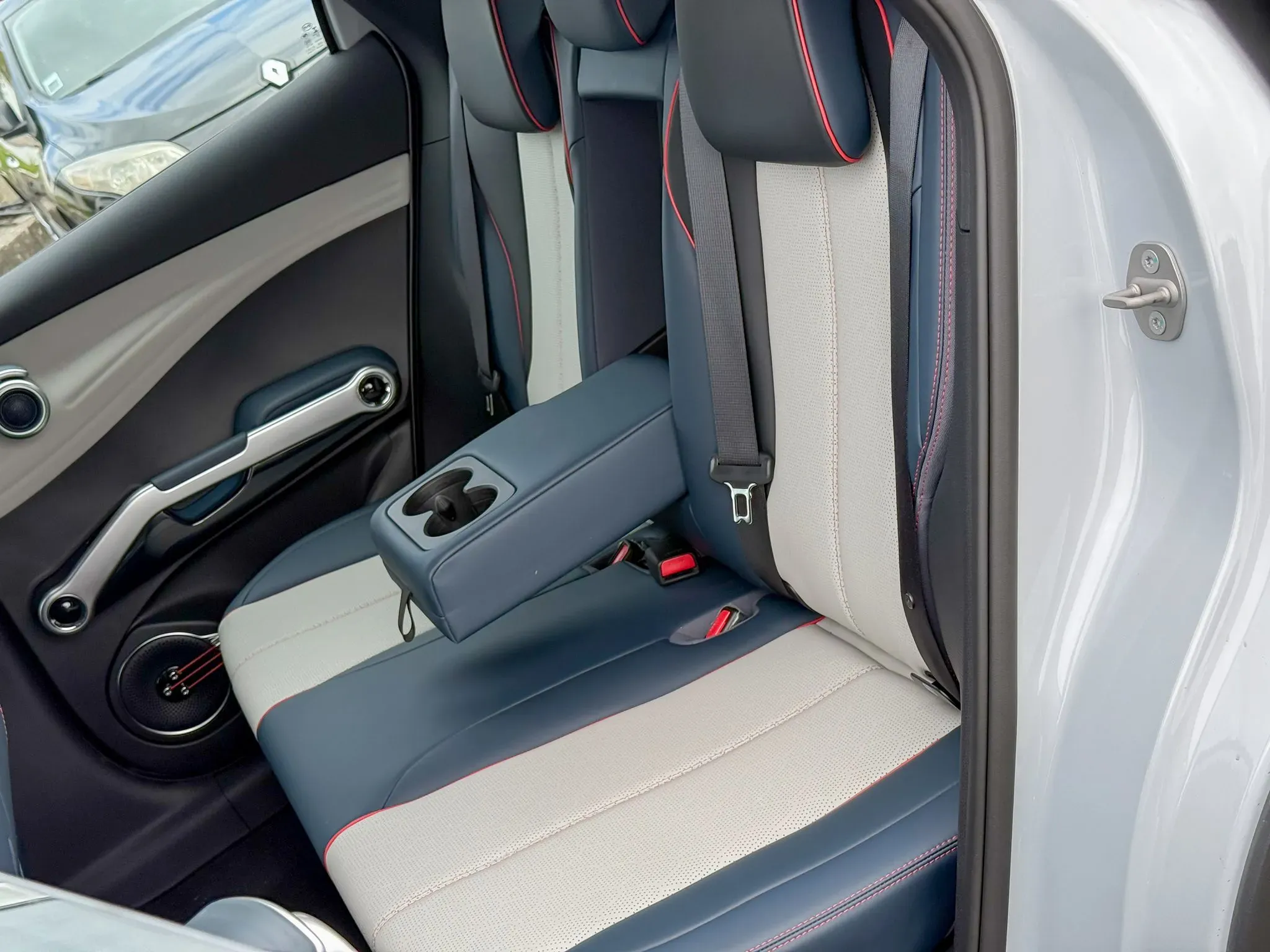 imgi_33_API_NCAUTO_17647596533540-0