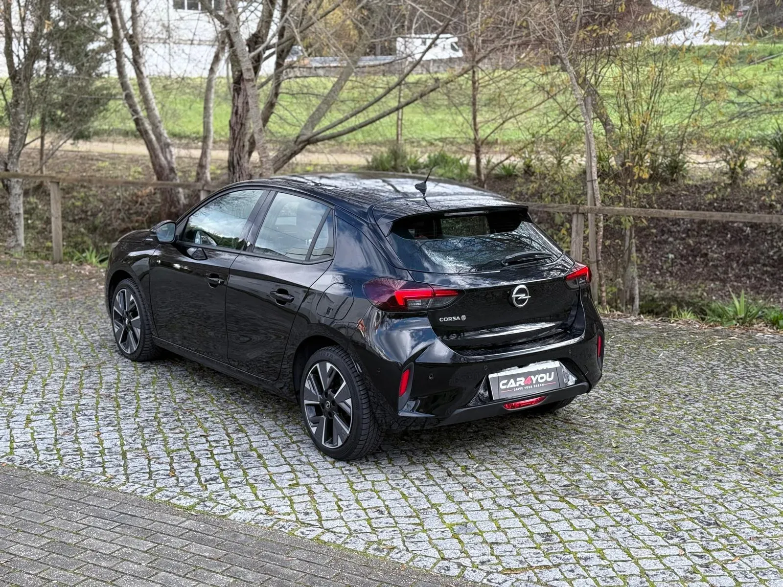 
								Opel Corsa-e full									