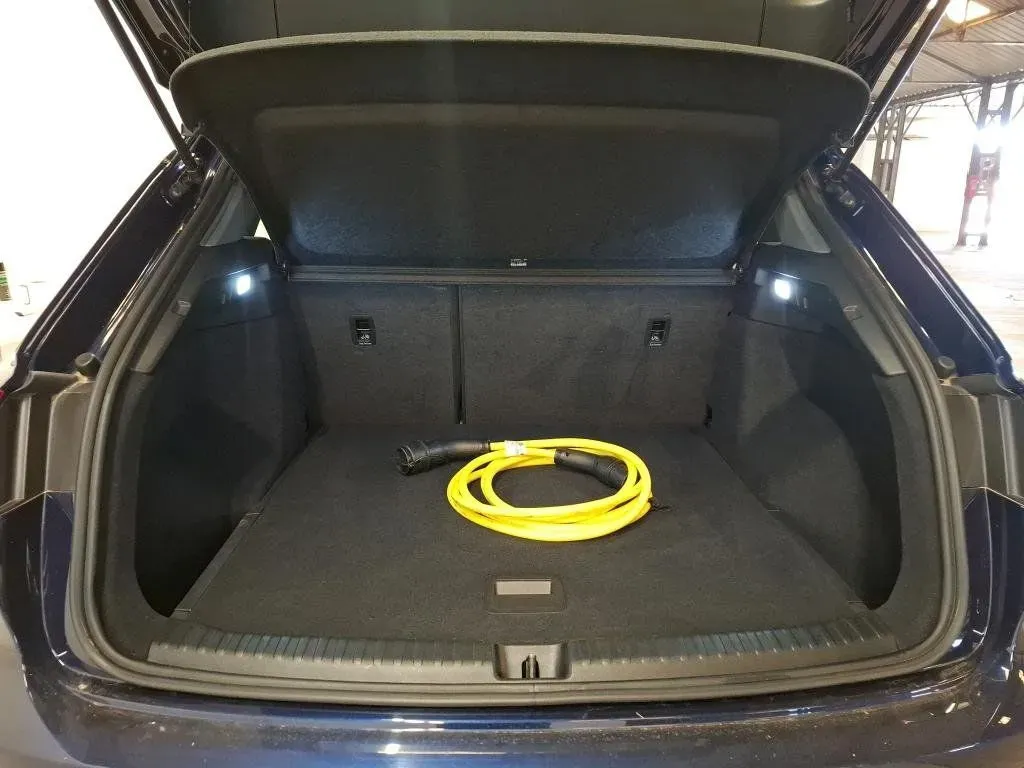 
								Audi Q4 e-tron full									