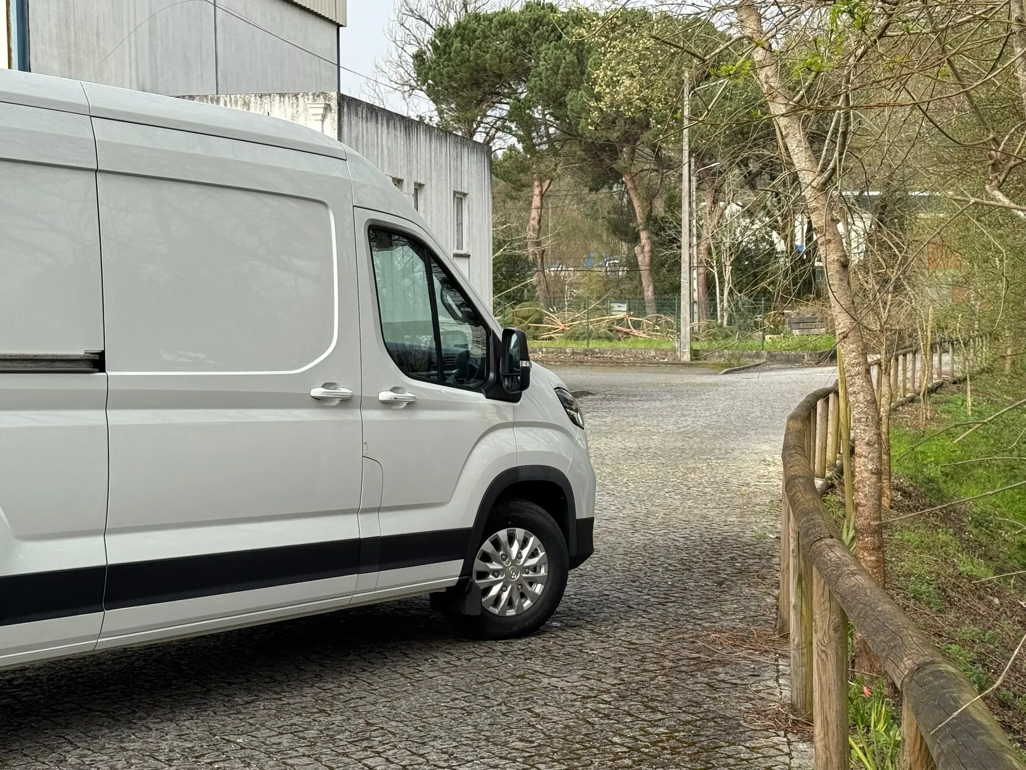 
								Maxus eDeliver full									