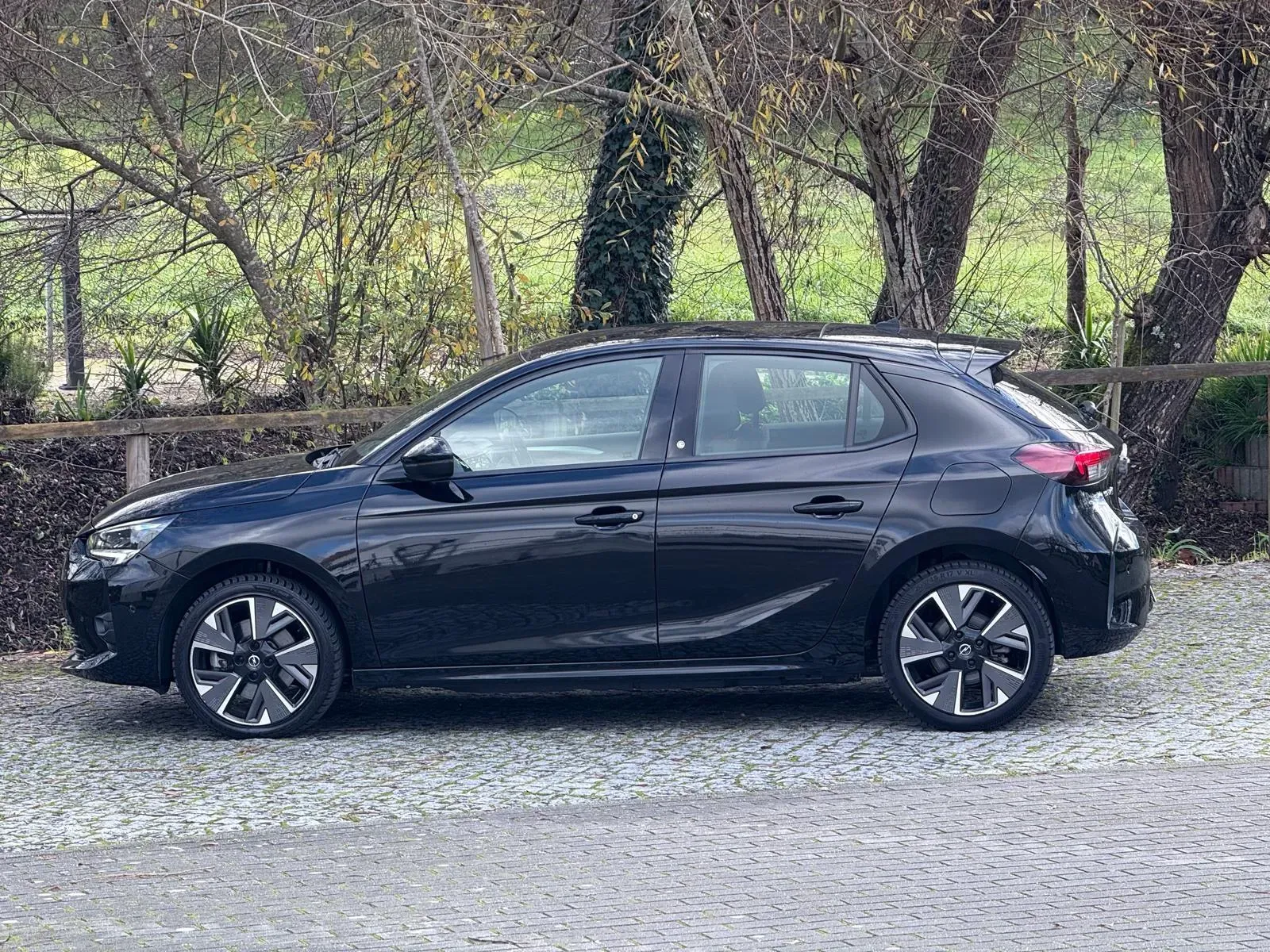 
								Opel Corsa-e full									