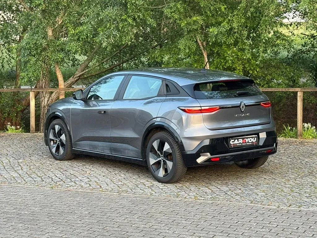 
								Renault Mégane E-Tech full									