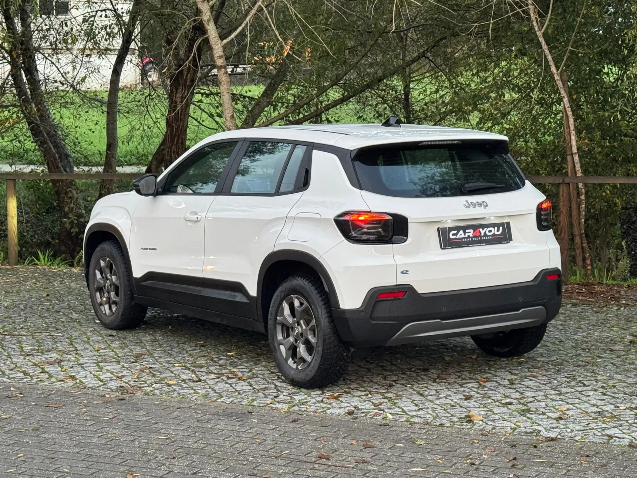 
								Jeep Avenger full									