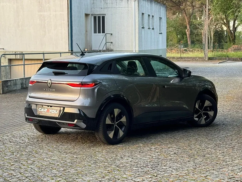 
								Renault Mégane E-Tech full									