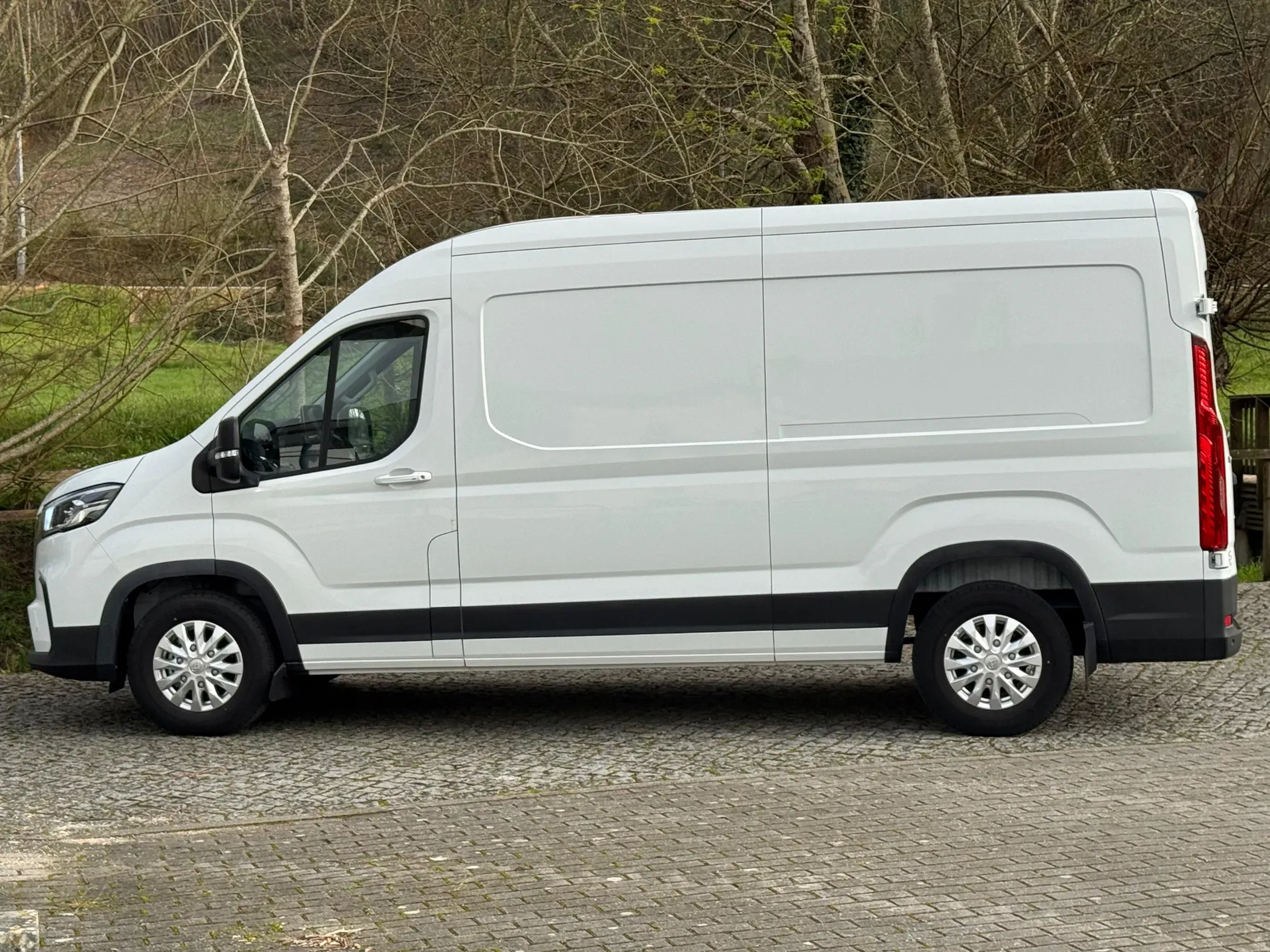 
								Maxus eDeliver full									