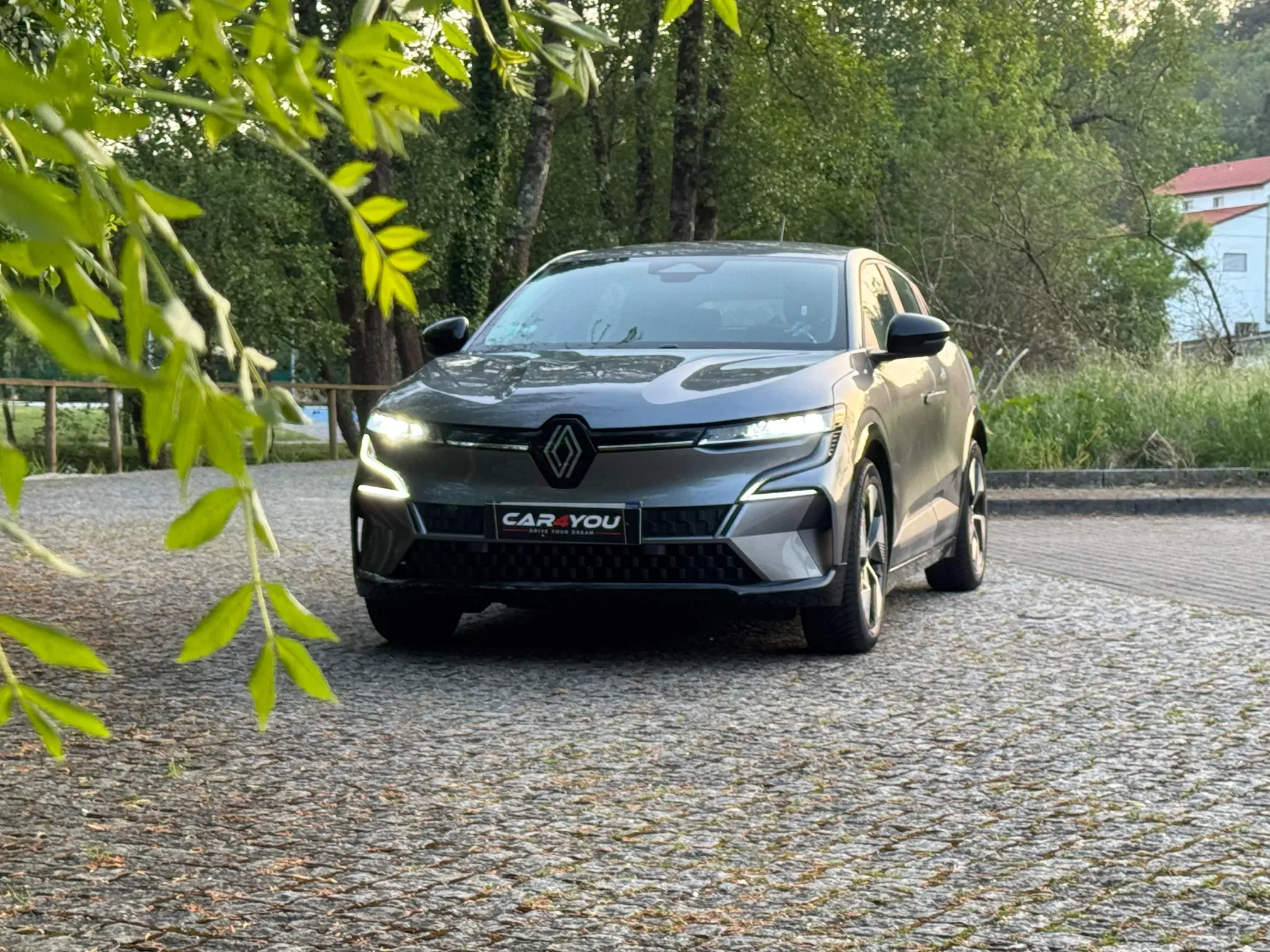 
								Renault Mégane E-Tech full									
