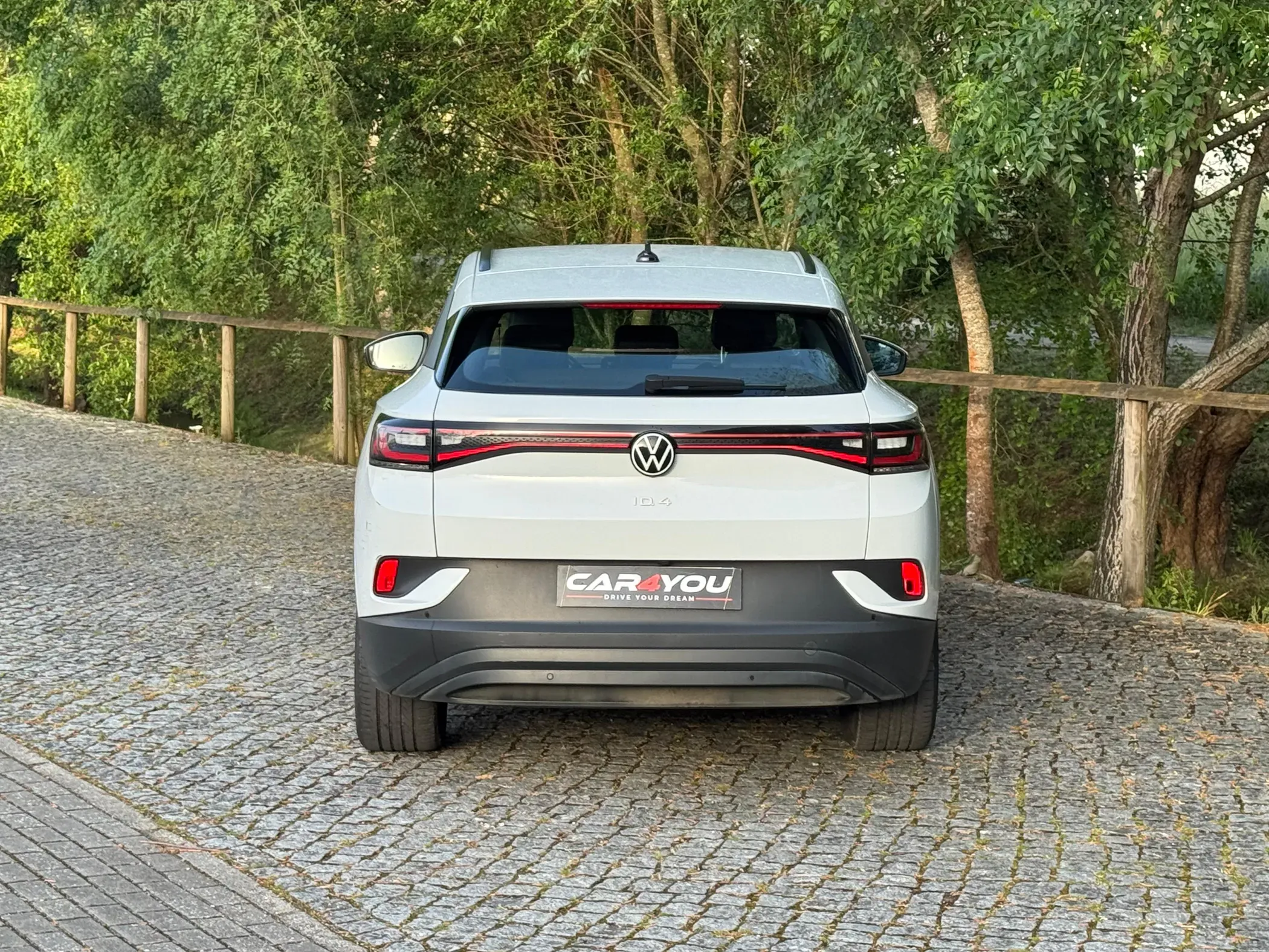 
								Volkswagen ID.4 full									