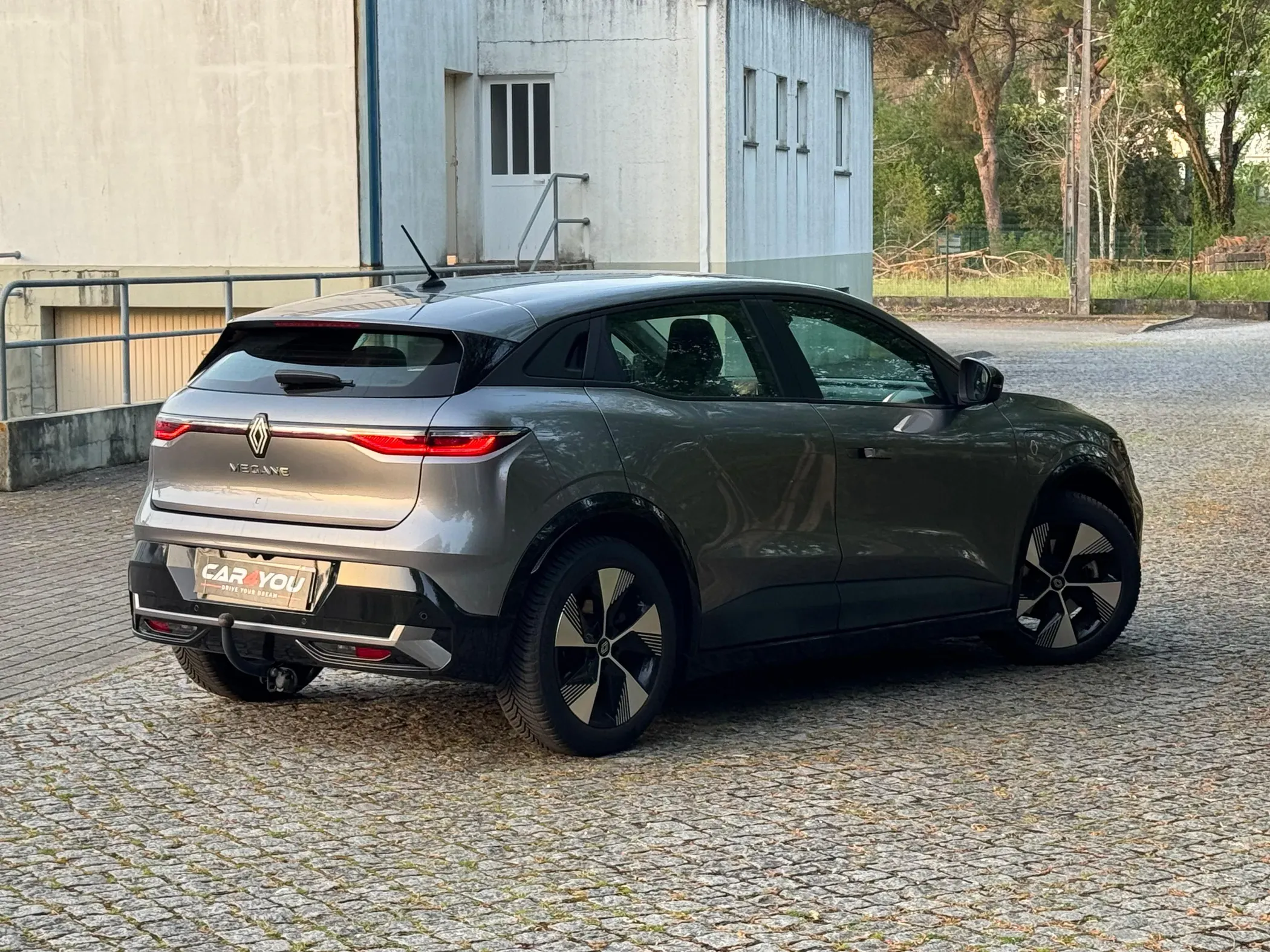 
								Renault Mégane E-Tech full									