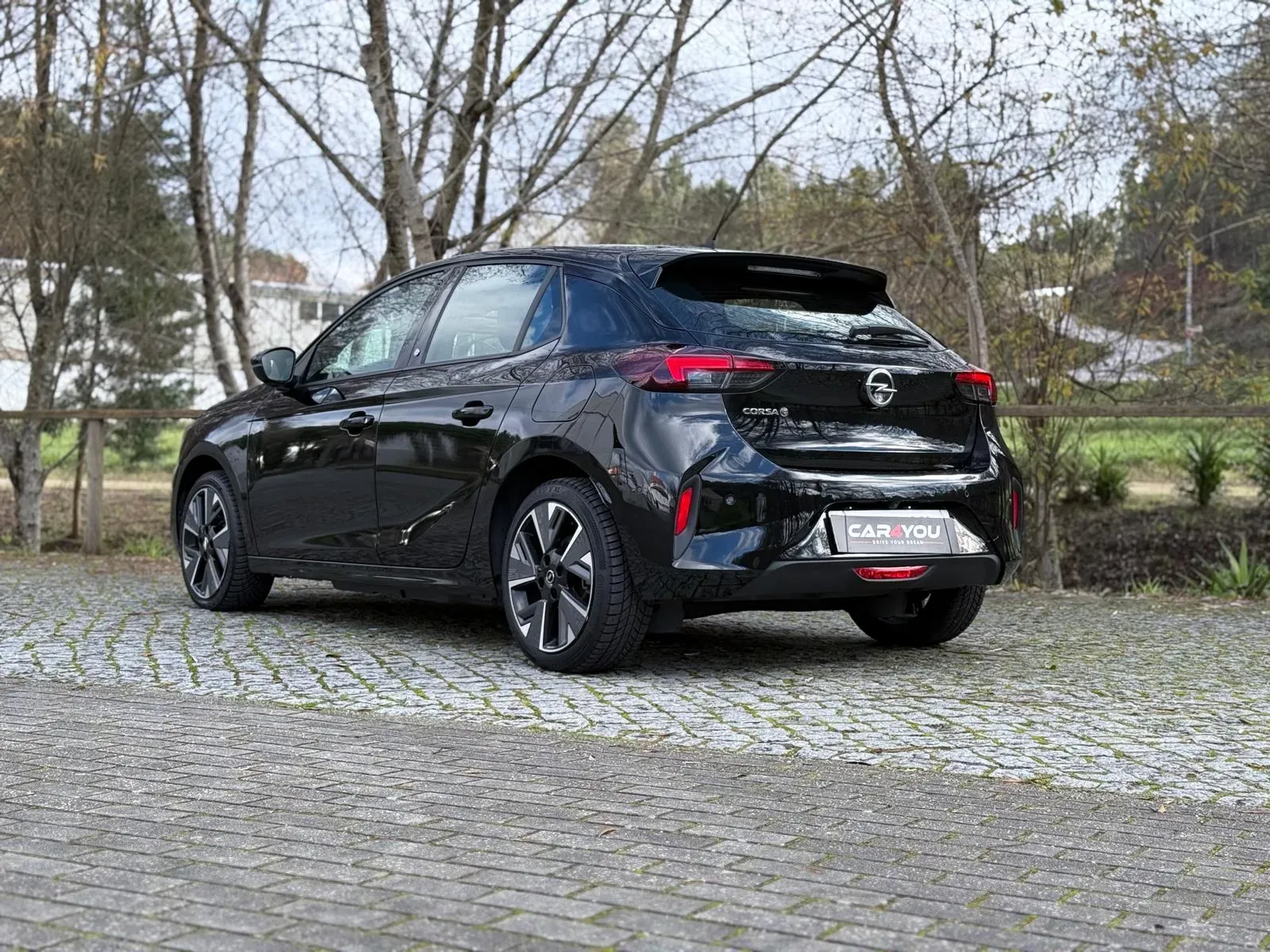 
								Opel Corsa-e full									