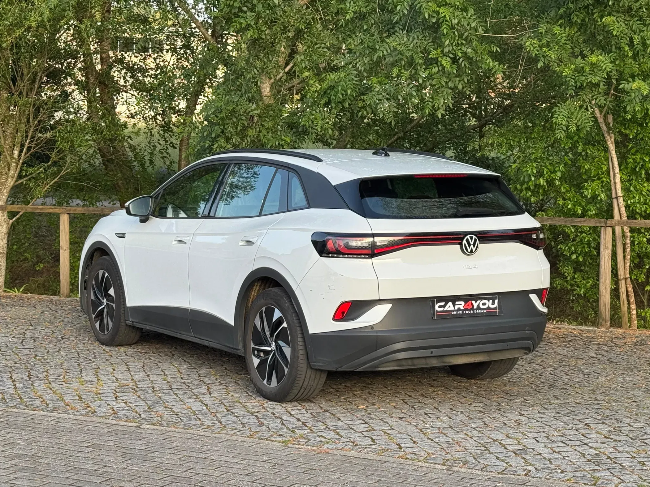 
								Volkswagen ID.4 full									