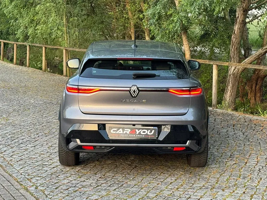 
								Renault Mégane E-Tech full									