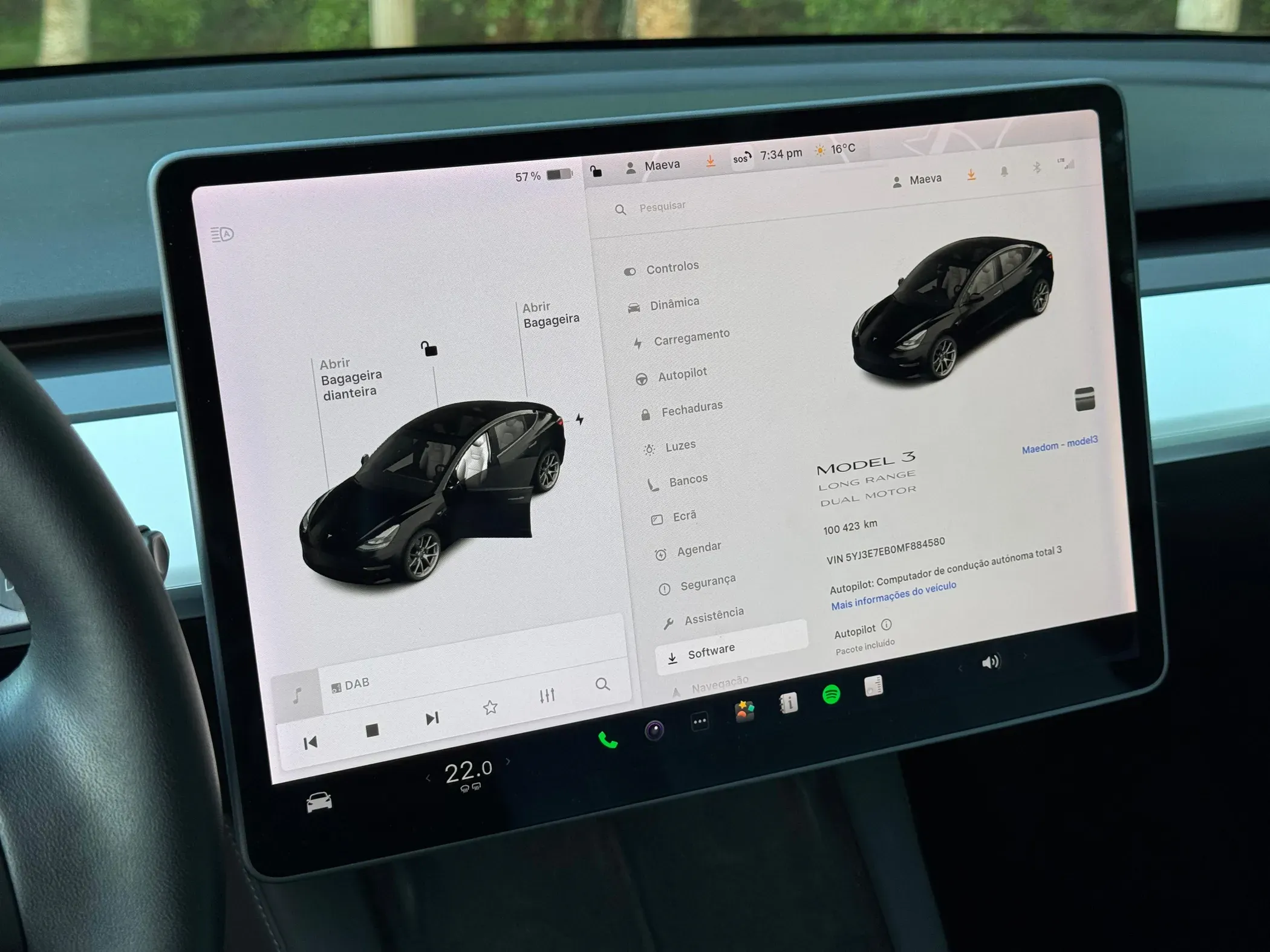 
								Tesla Model 3 full									