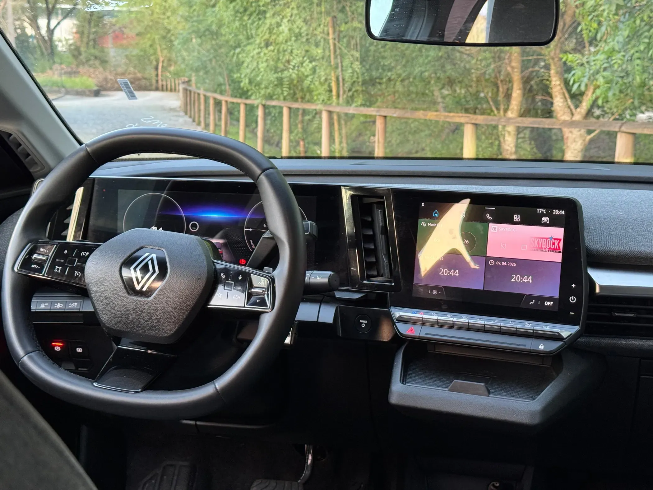 
								Renault Mégane E-Tech full									