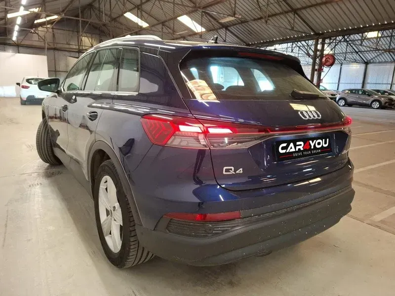 
								Audi Q4 e-tron full									