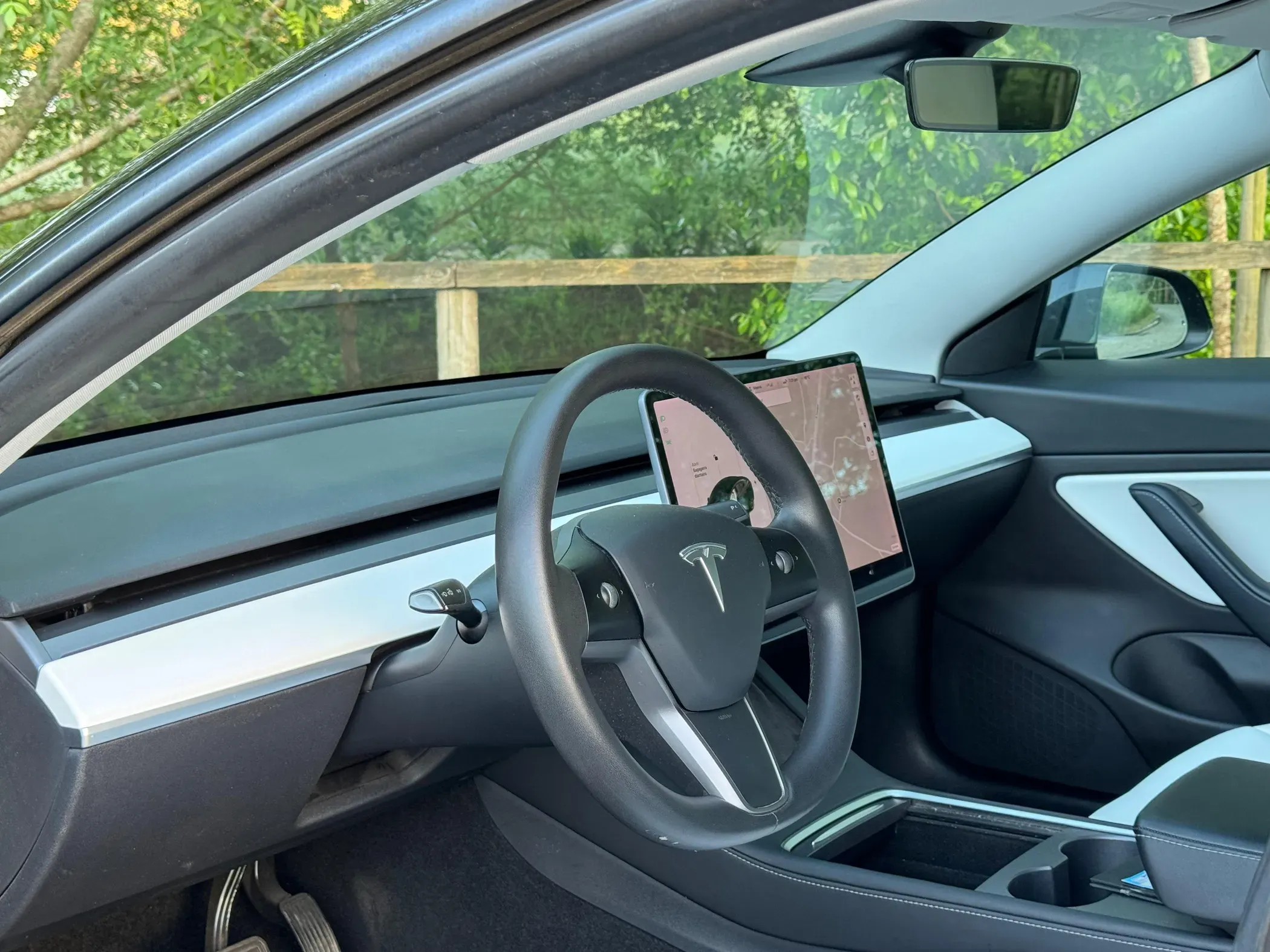 
								Tesla Model 3 full									
