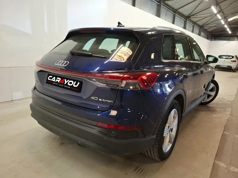 
								Audi Q4 e-tron full									