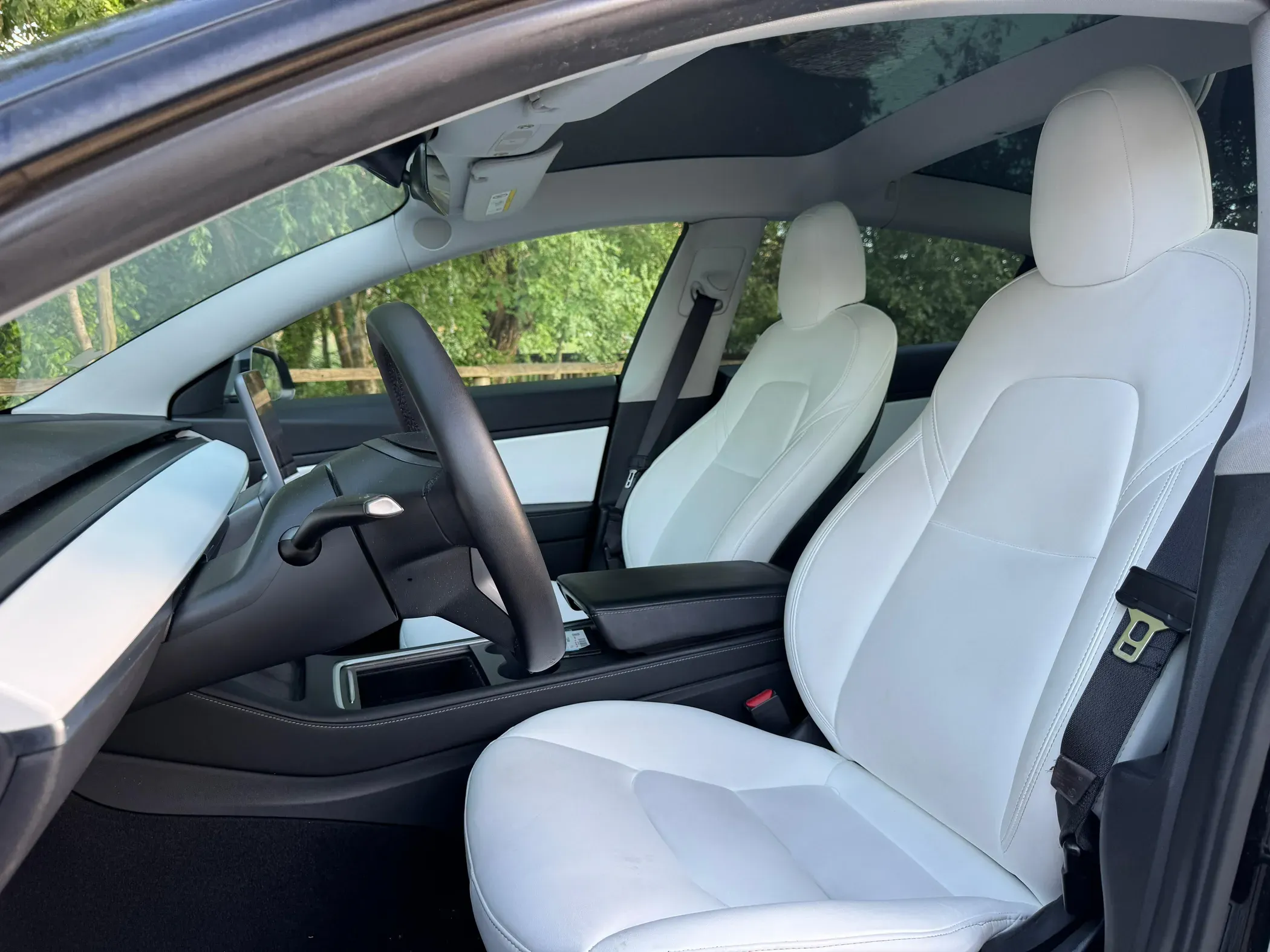 
								Tesla Model 3 full									