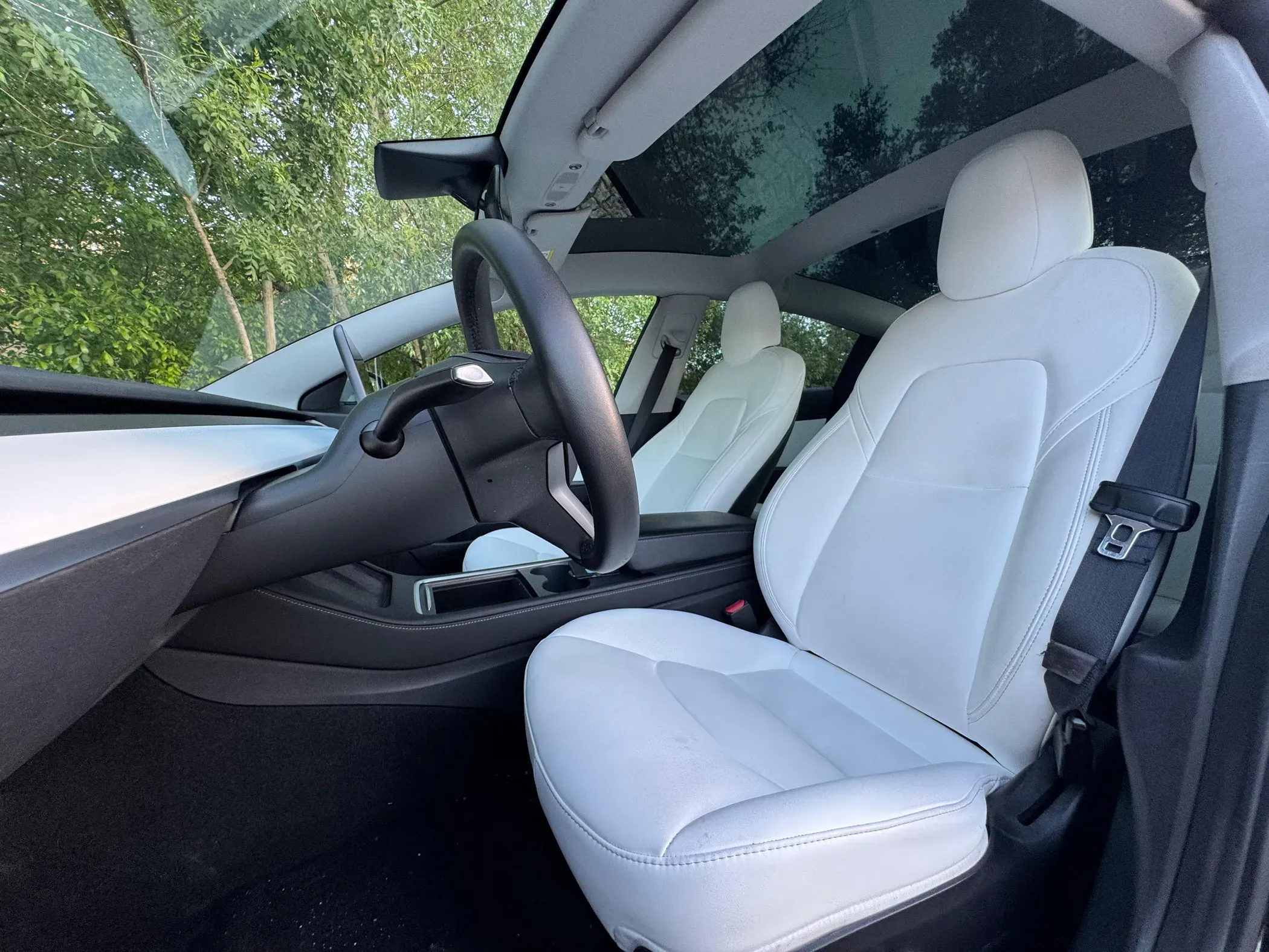 
								Tesla Model 3 full									