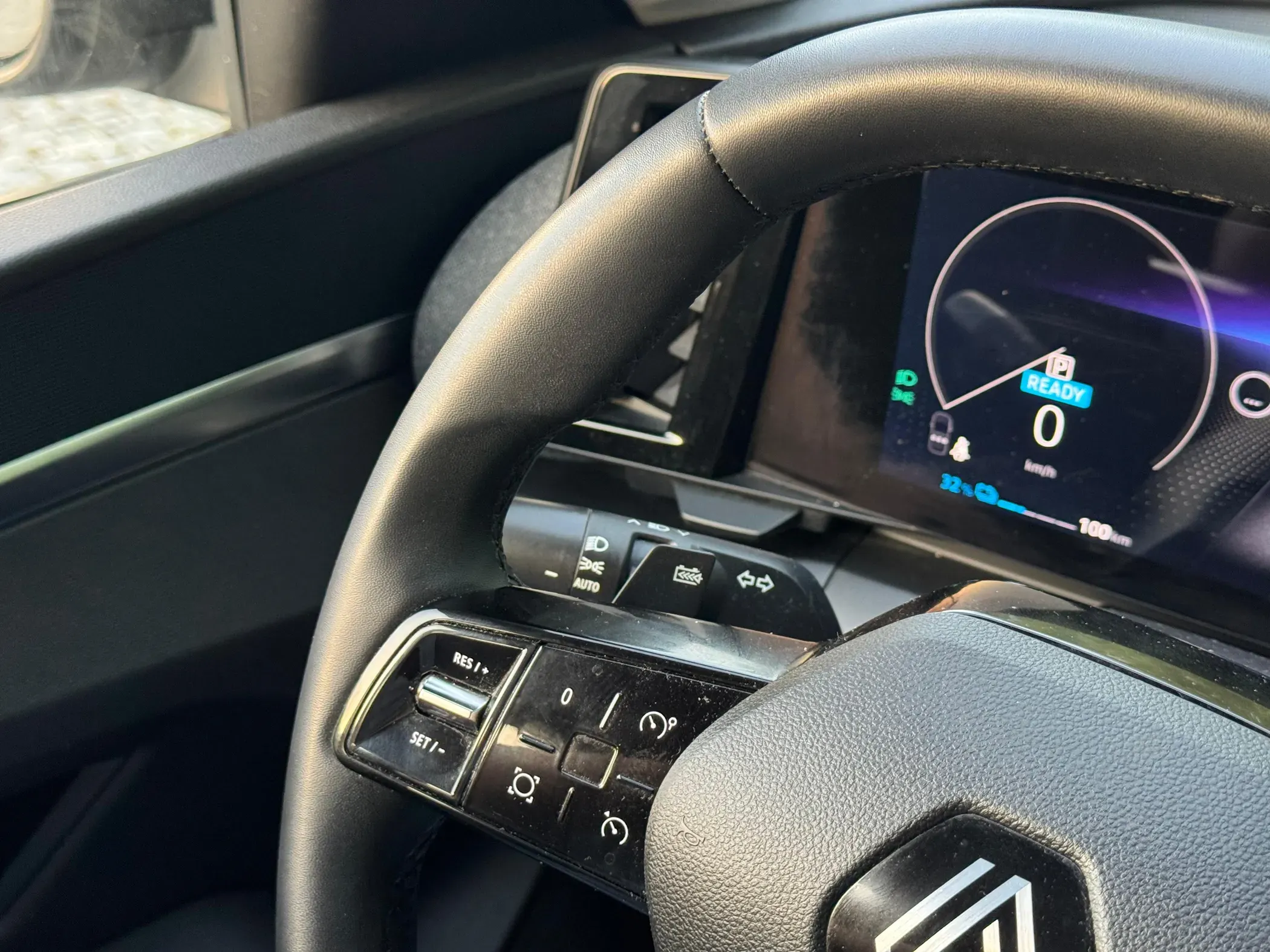 
								Renault Mégane E-Tech full									