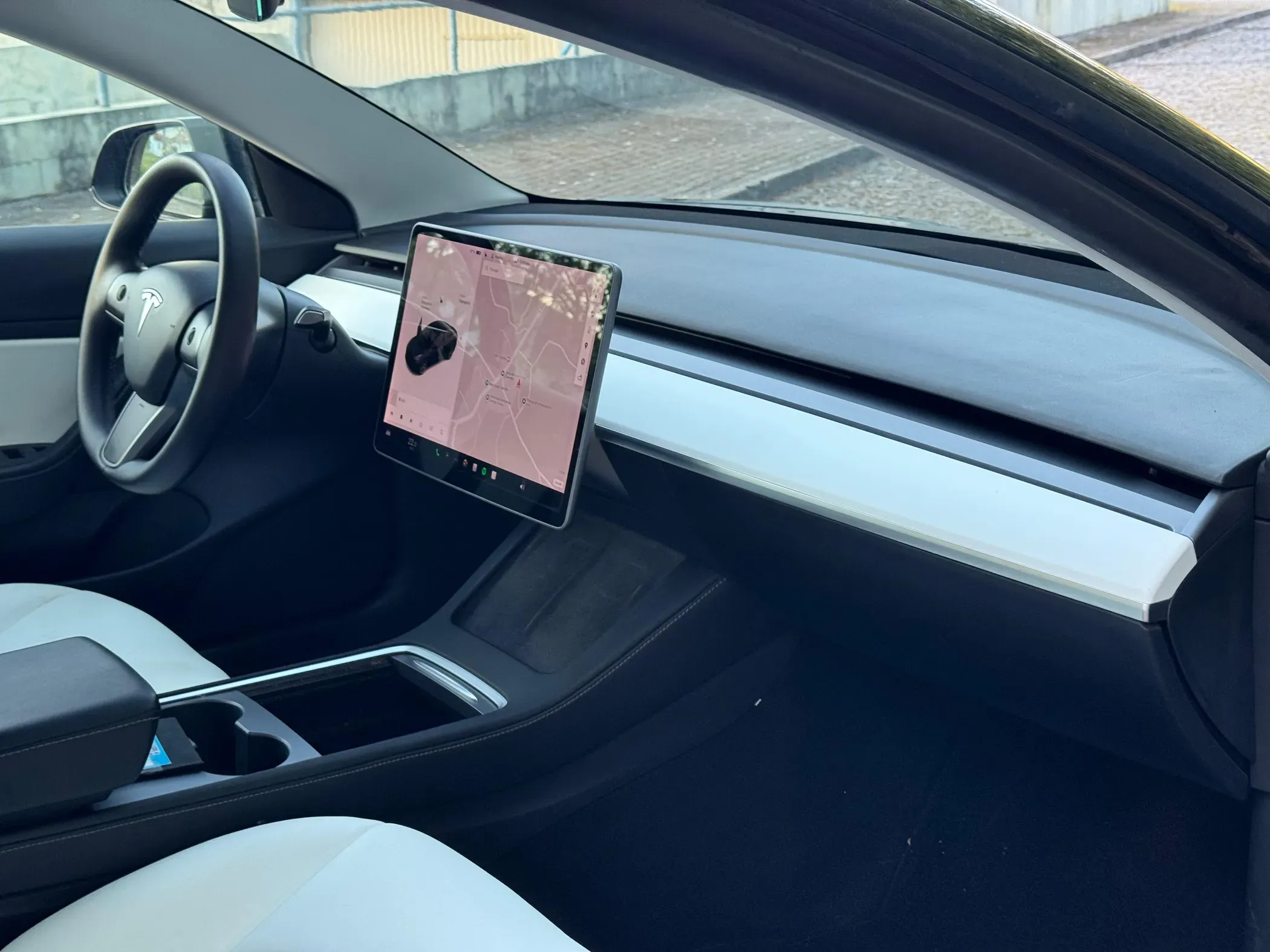 
								Tesla Model 3 full									