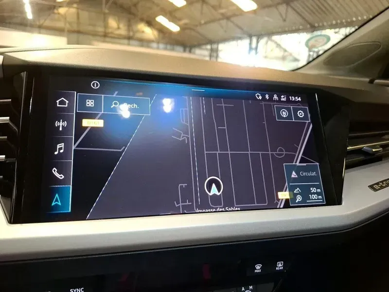 
								Audi Q4 e-tron full									
