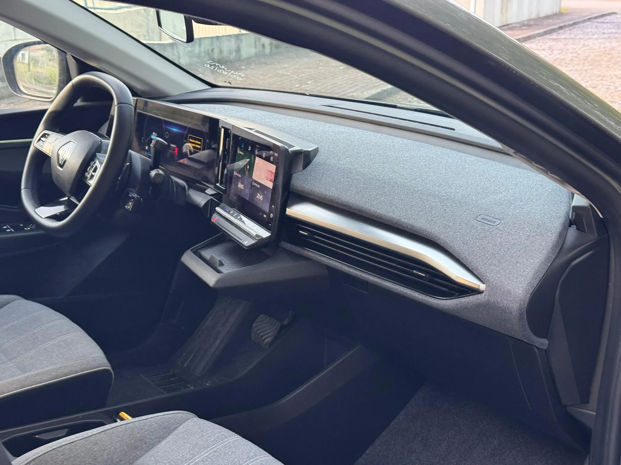 
								Renault Mégane E-Tech full									