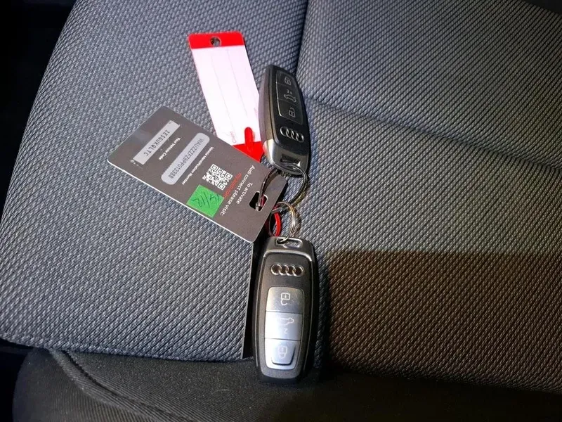 
								Audi Q4 e-tron full									