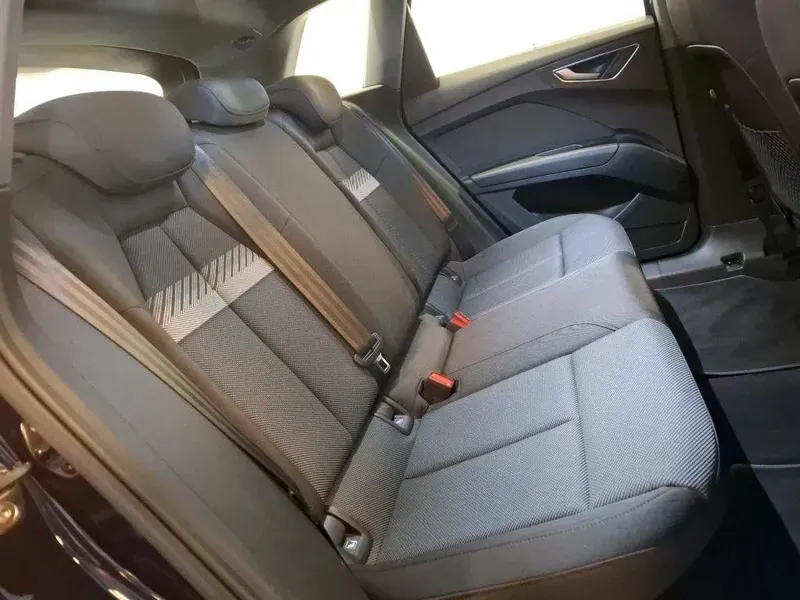
								Audi Q4 e-tron full									