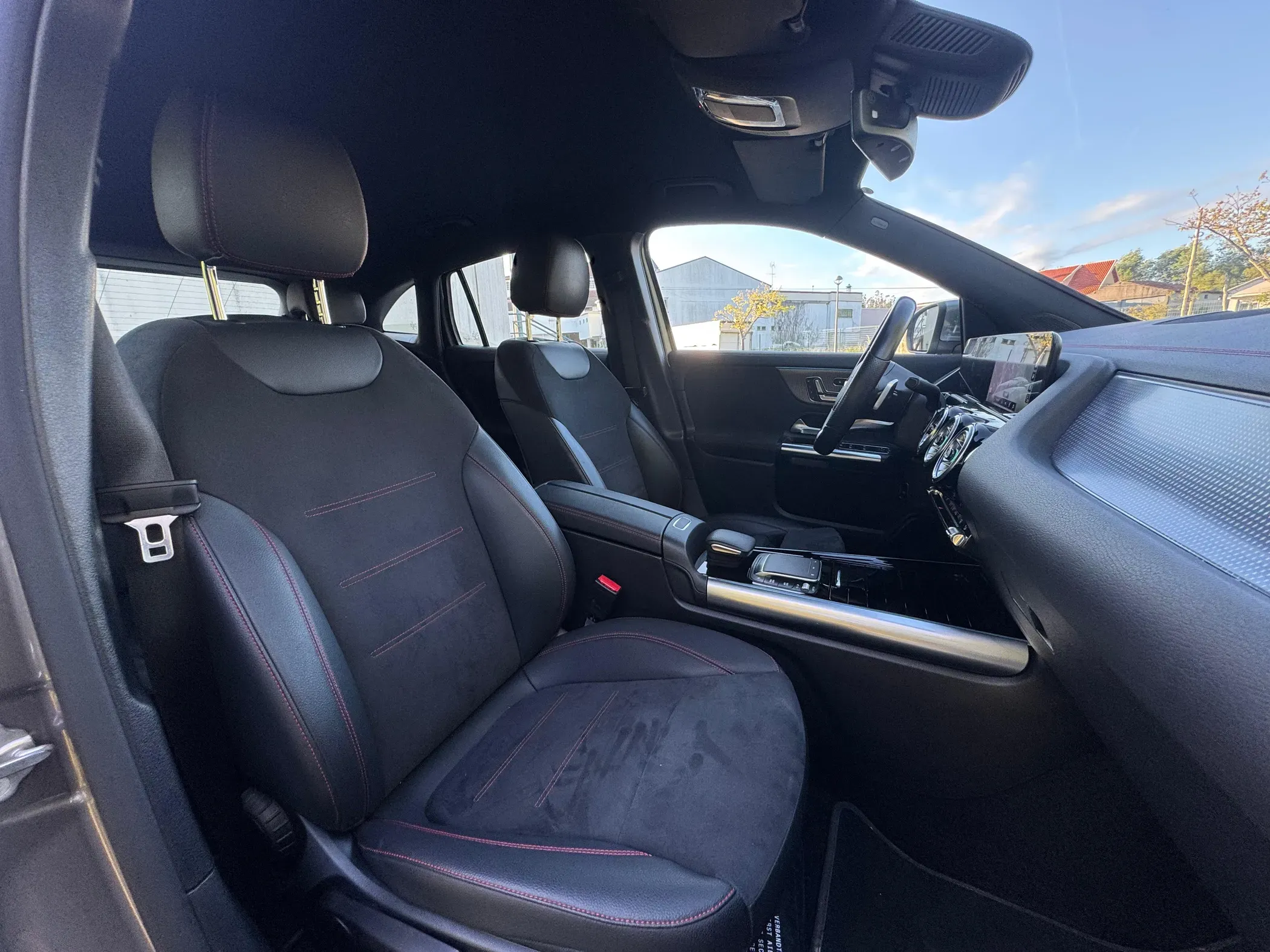 
								Mercedes Benz EQA 250 full									