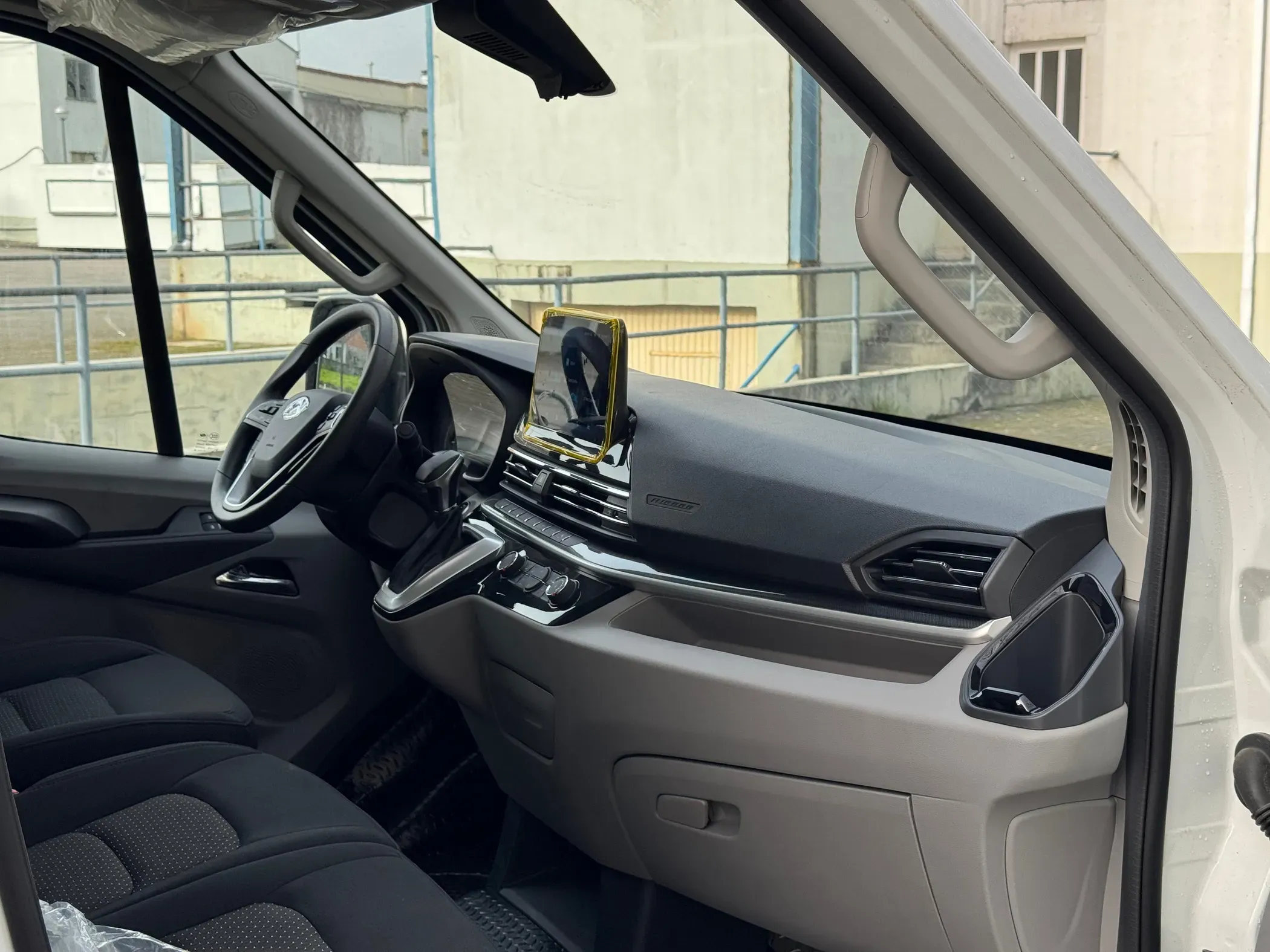 
								Maxus eDeliver full									