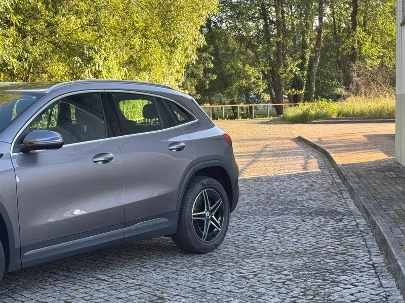 
								Mercedes Benz EQA 250 full									