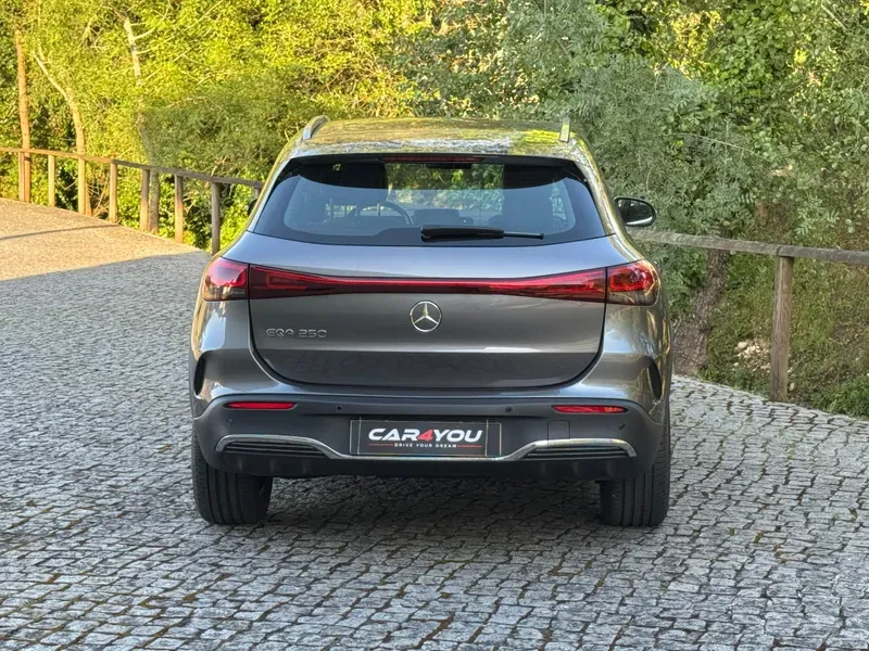 
								Mercedes Benz EQA 250 full									