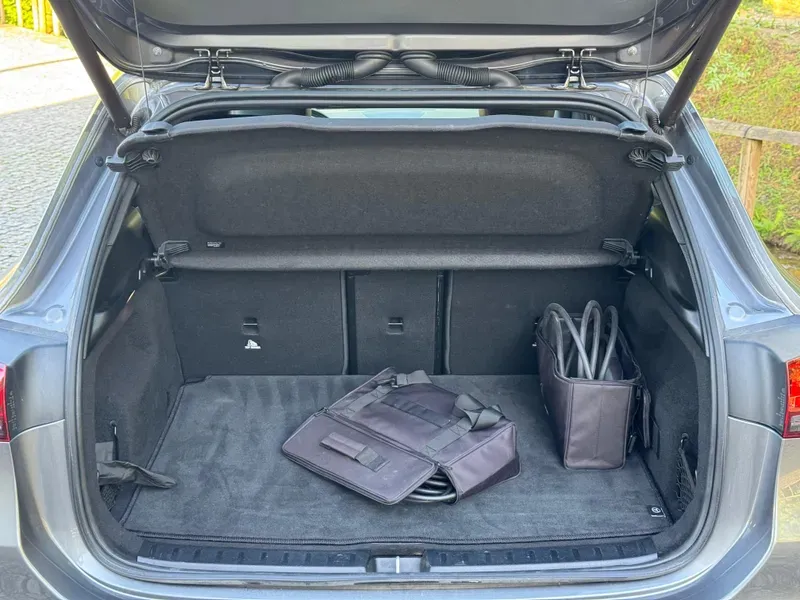 
								Mercedes Benz EQA 250 full									