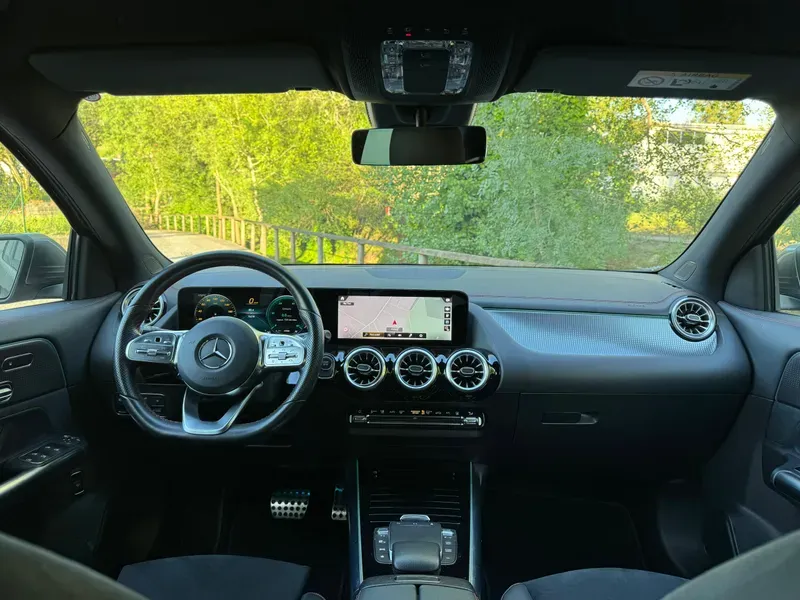 
								Mercedes Benz EQA 250 full									