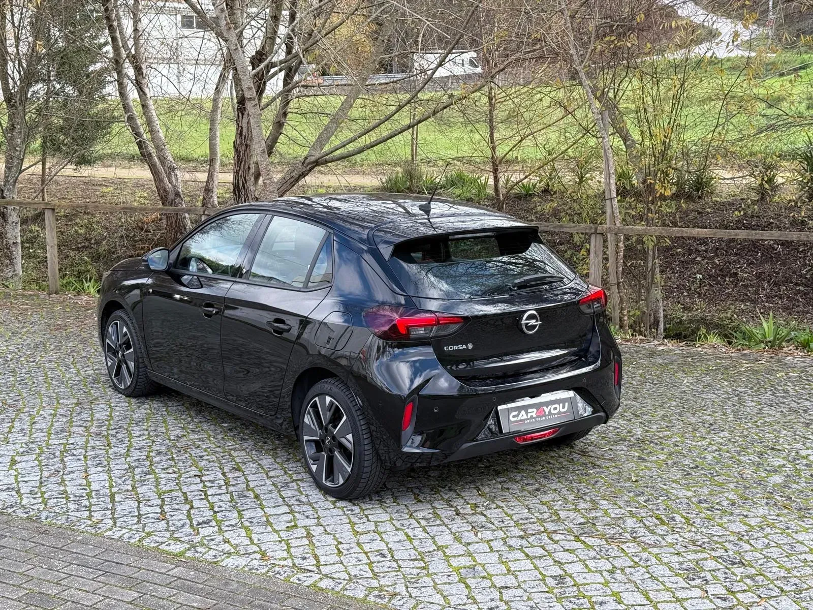 
								Opel Corsa-e full									