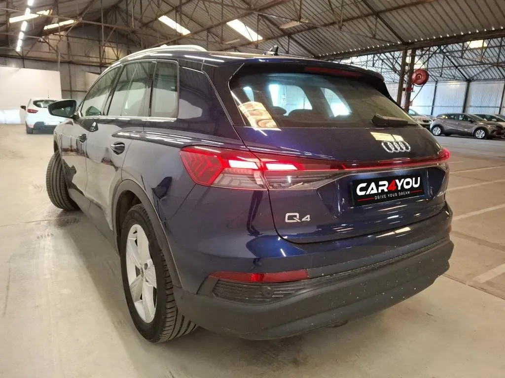 
								Audi Q4 e-tron full									