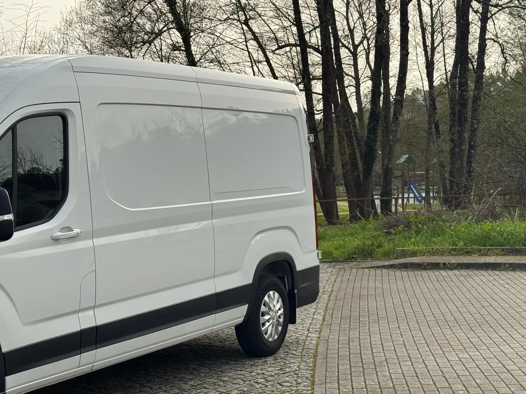 
								Maxus eDeliver full									