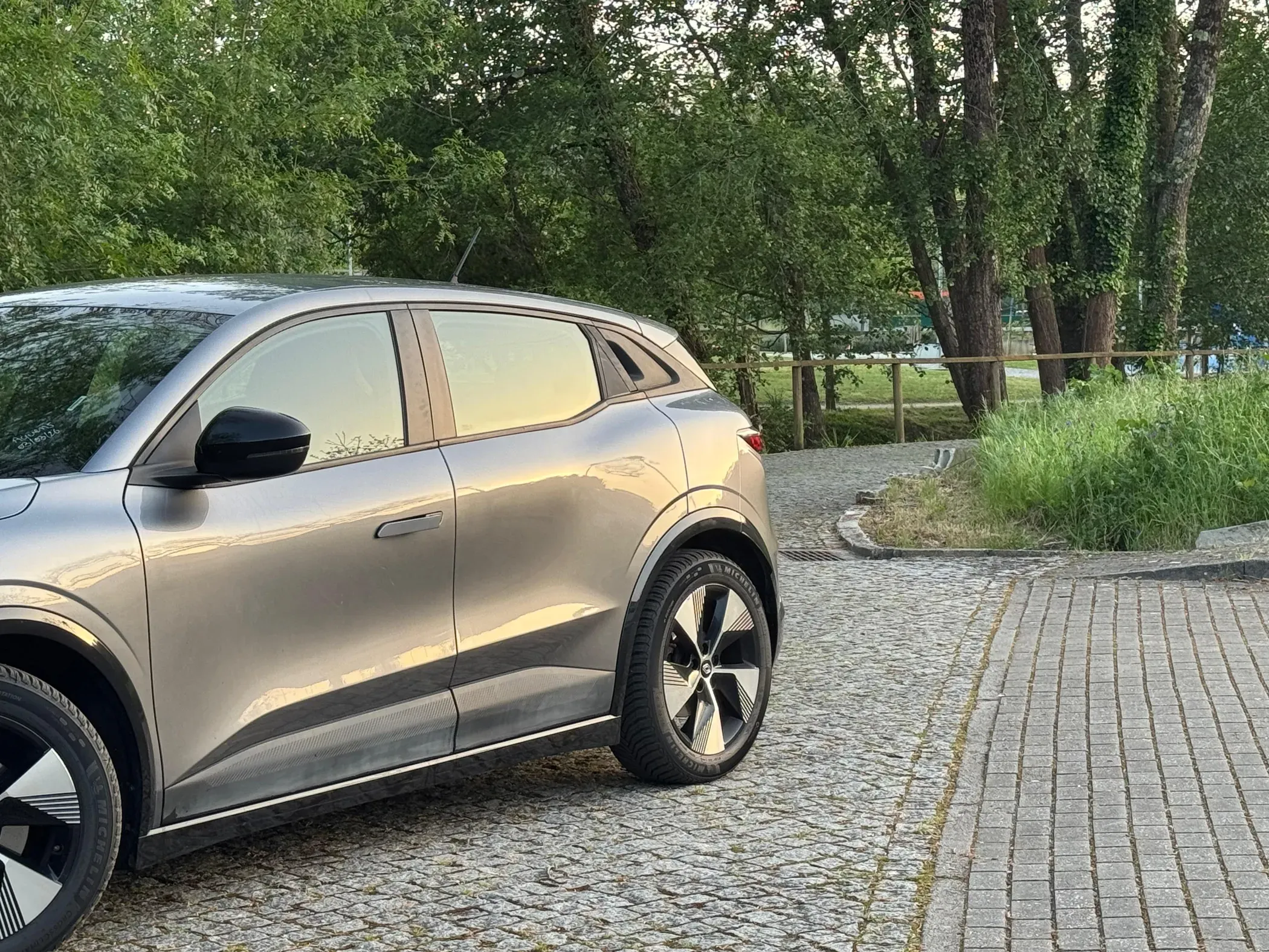 
								Renault Mégane E-Tech full									